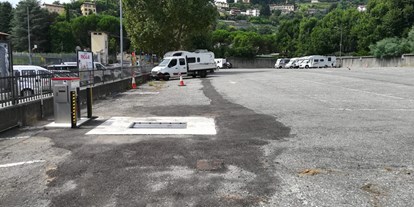 Reisemobilstellplatz - Art des Stellplatz: eigenständiger Stellplatz - Lombardei - Parking Conca d`Oro
